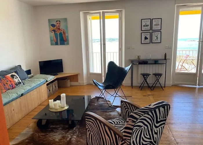 Les Pieds Dans L Eau